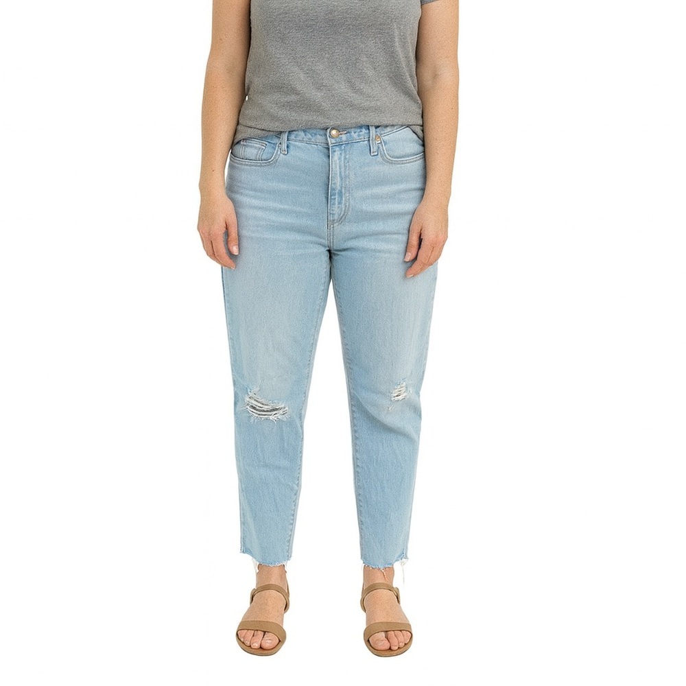 Universal Thread Size 6 Distressed Light Wash Boyfriend Jeans